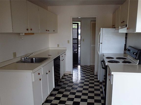 3rd image of 924 Shorewood Dr APT 56