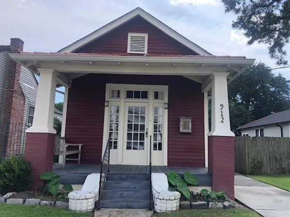 912 Newton St, Gretna, LA 70053