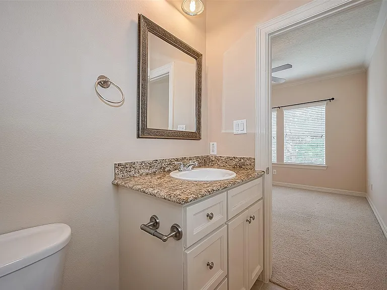 1419 Thompson St — Photo 33