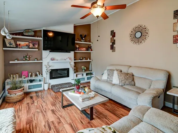 1 Eric Cir, Madison, WI 53713