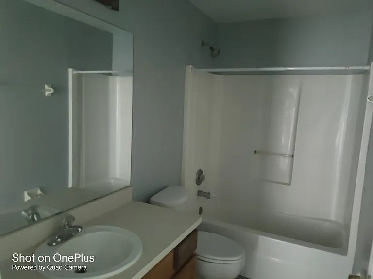 609 W 12th St — Photo 10