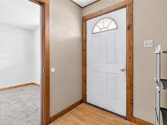 5th image of 601 Young St