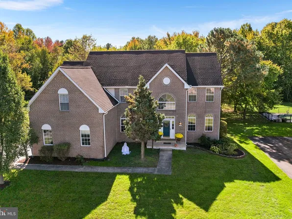 327 Meadow Glen Dr, Bear, DE 19701