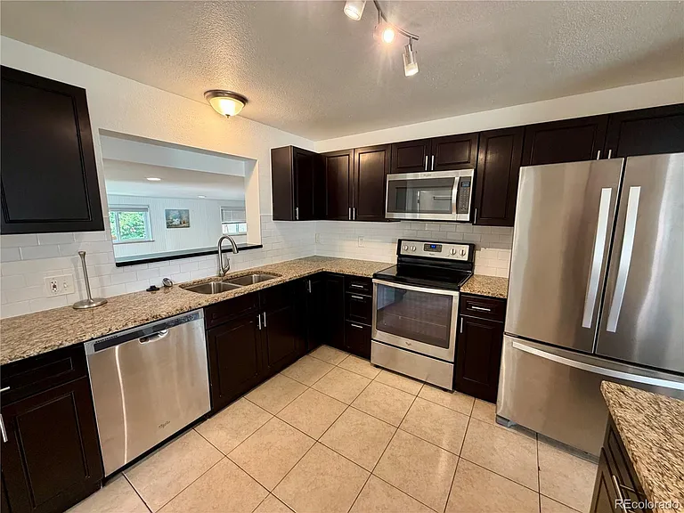 4811 Fenton St — Photo 3