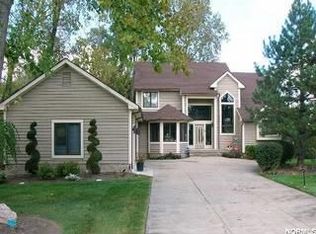 33389 Cedar Rd, Mayfield Heights, OH 44124