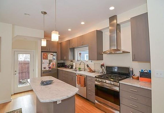 2nd image of 113 Charles St #113