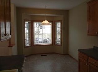 1236 Highridge Ct E, Maplewood, MN 55109