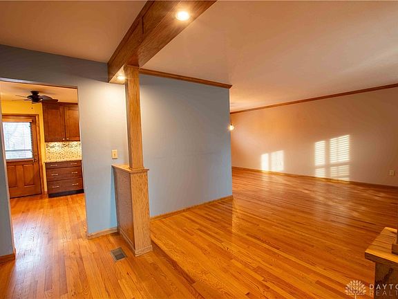 5th image of 322 Heatherway St