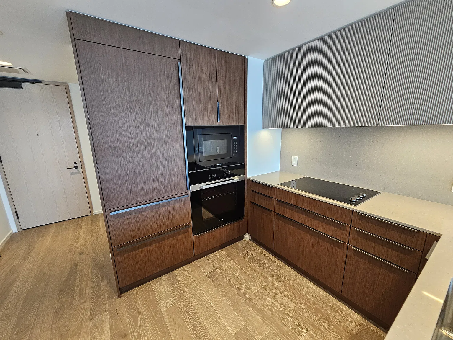 1 bed, 728 sqft, $4,400 — Photo 2