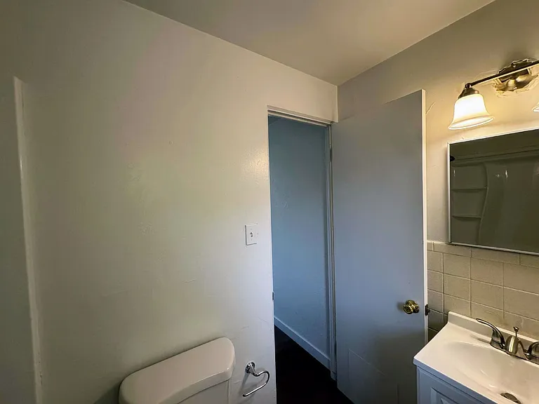 1409 Boston St — Photo 9