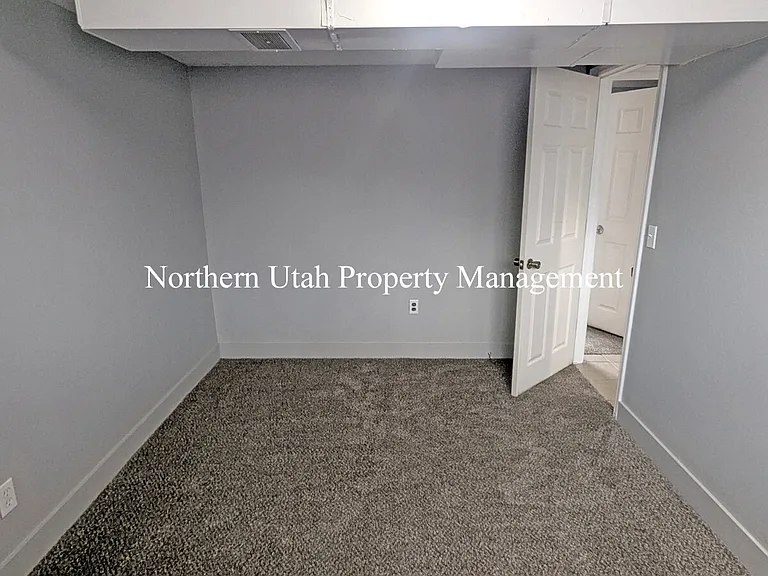 2056 Gramercy Ave — Photo 10