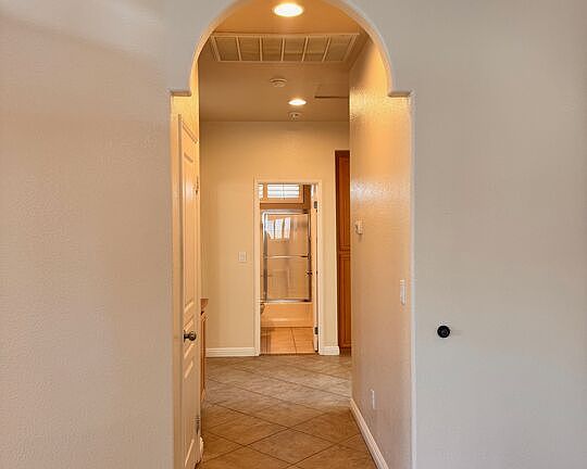4th image of 2640 Lenrey Ave