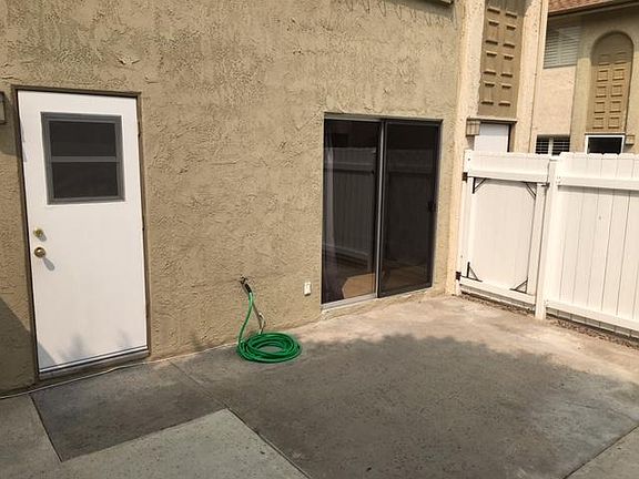 Enclosed 14' x 18' patio with entrance to kitchen & living room