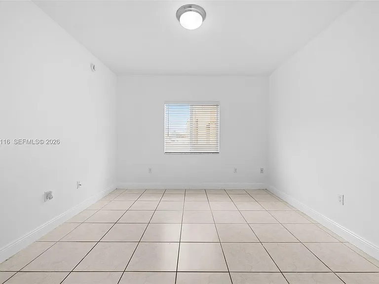 2421 W 78th St #104 — Photo 16