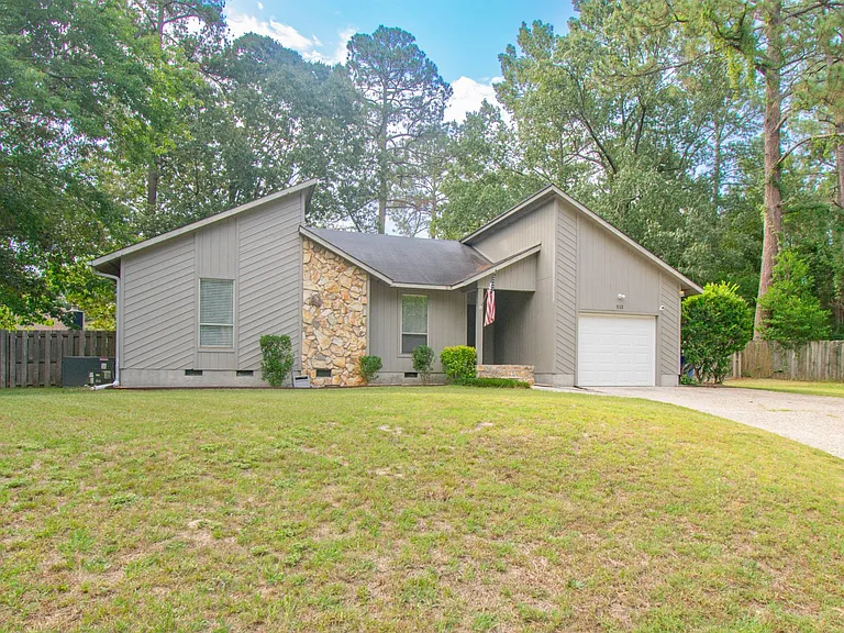 513 Andrea Ct — Photo 1