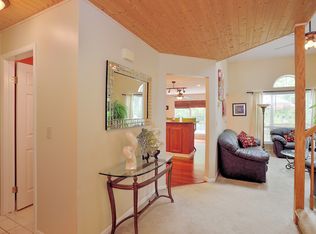 2 Sioux Ln, Branchburg, NJ 08876