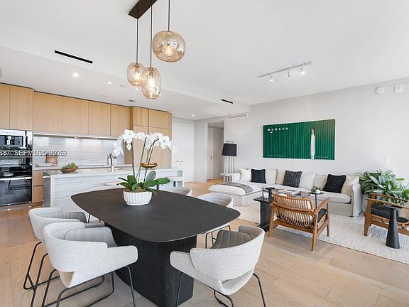 4th image of 8701 Collins Ave #404