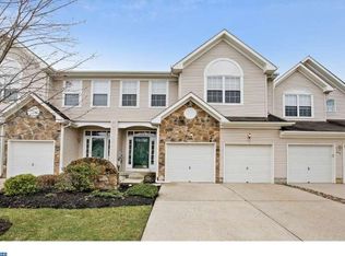 174 E Country Club Dr, Mount Holly, NJ 08060