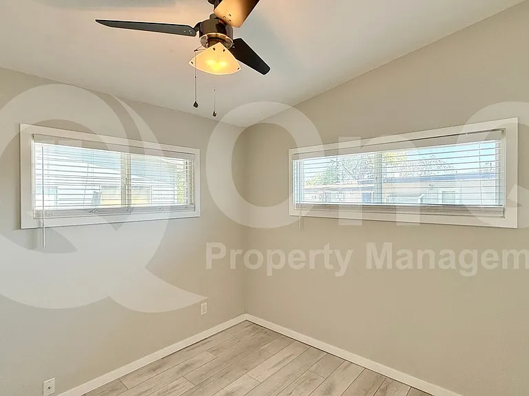 525 N Vine St — Photo 15