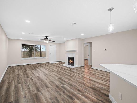 3rd image of 2134 Tower Bridge Rd