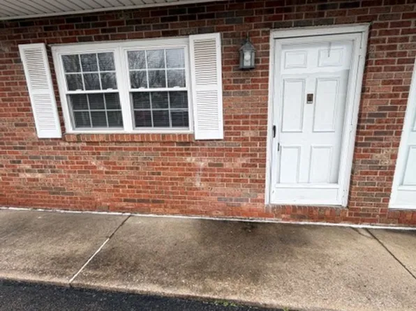 Chapel Court Apartments, 2151 E Columbia St #2153, Evansville, IN 47711