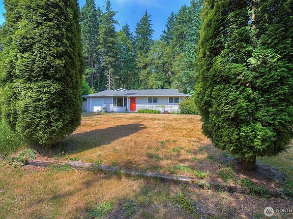 3rd image of 4315 Fir Drive NE