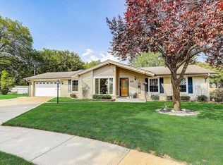 2920 W Wanda Ave, Milwaukee, WI 53221