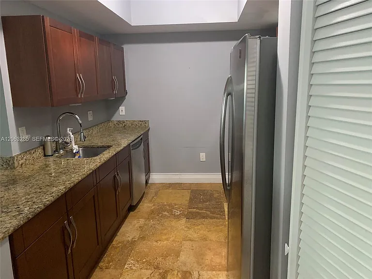 7280 SW 90th St #504 — Photo 5
