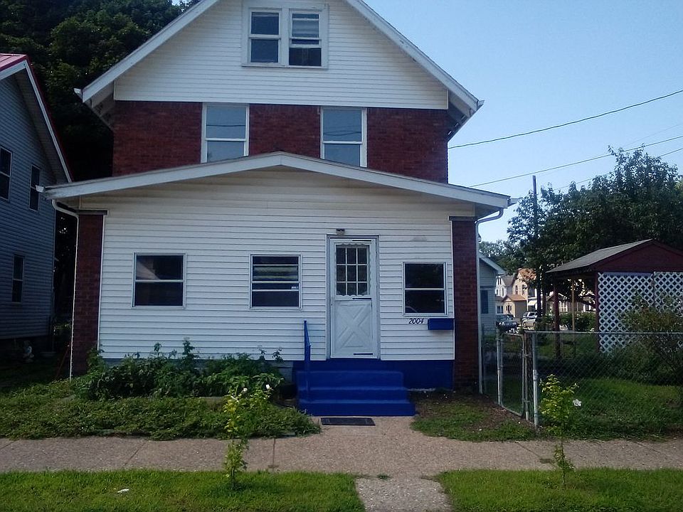 2nd image of 2004 Brandes St