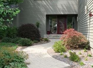3505 Fox Hunt Dr, Ann Arbor, MI 48105