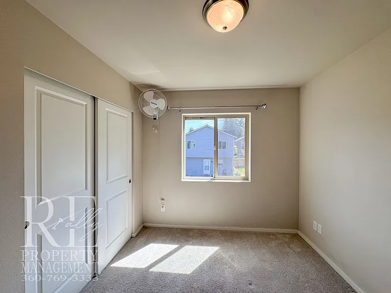 690 SE Olga Cir — Photo 13