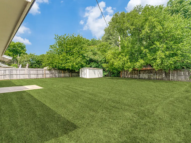 634 Lisa St — Photo 12