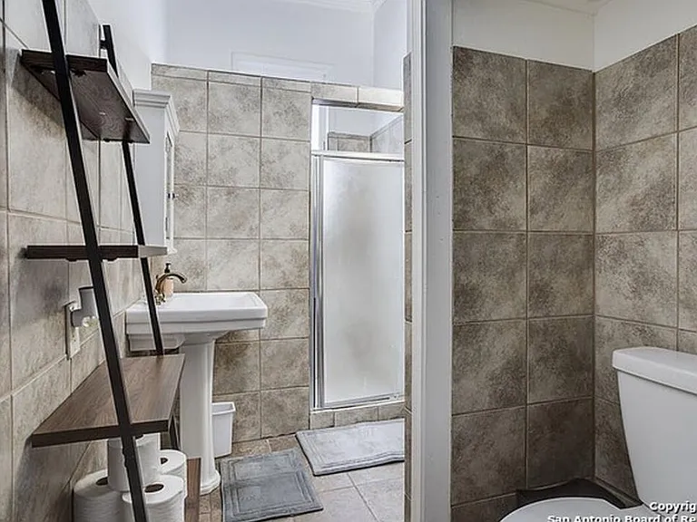 319 E Courtland Pl — Photo 12