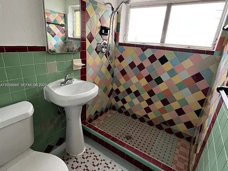 2035 Dewey St #3 — Photo 6