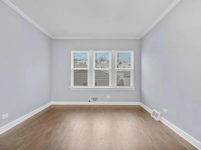 5620 N Marmora Ave #1 — Photo 3