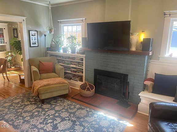 4th image of 640 Oak St