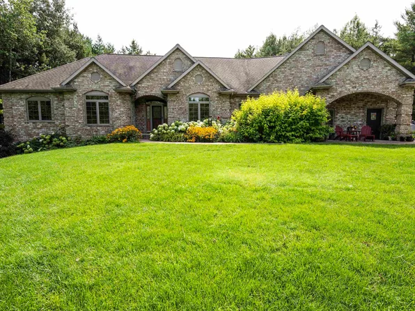 5690 Aspen Ct, Denmark, WI 54208