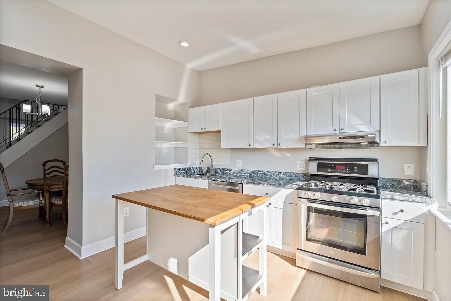 4 bed, 3.0 bath, 1290 sqft, $3,200 — Photo 4