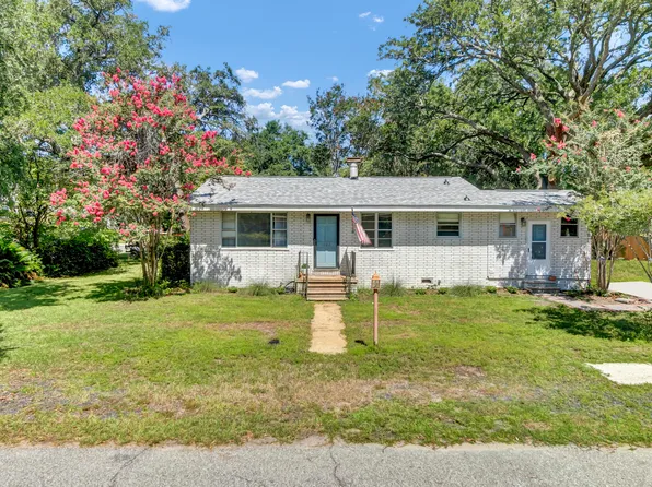 822 Rogers Ln, Mount Pleasant, SC 29464