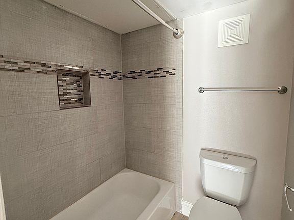 5th image of 7120 San Mateo Blvd #326