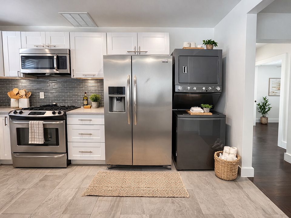 1st image of 1114 N Gardner St APT 3