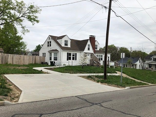 2nd image of 15 Main St