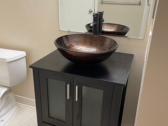 Bathroom sink