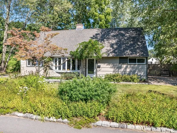 39 Franconia Ave, Natick, MA 01760