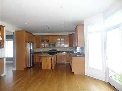 3rd image of 557 N Kenilworth Ave