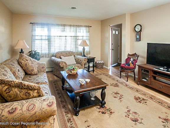 2nd image of 15 Basset Dr