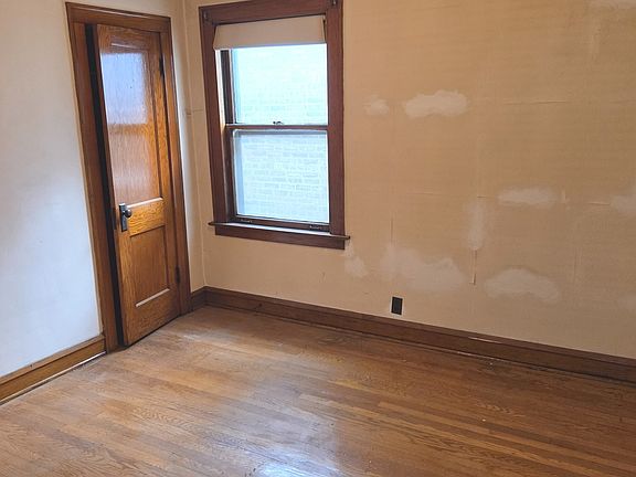 4th image of 4307 S Sawyer Ave