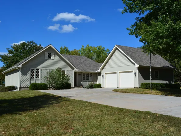 4701 NW Redwood Dr, Topeka, KS 66618