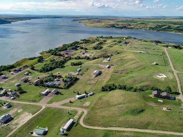 222 Beaver Bay Trl SW, Linton, ND 58552