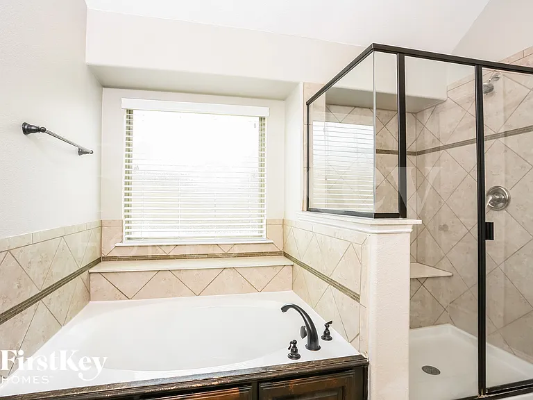 1108 Colonial Dr — Photo 13